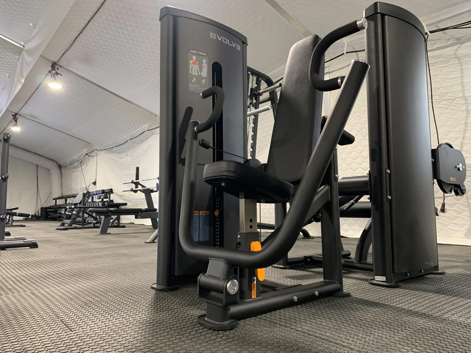 mashina-gardi-evolve-chest-press-ec-001-4-1